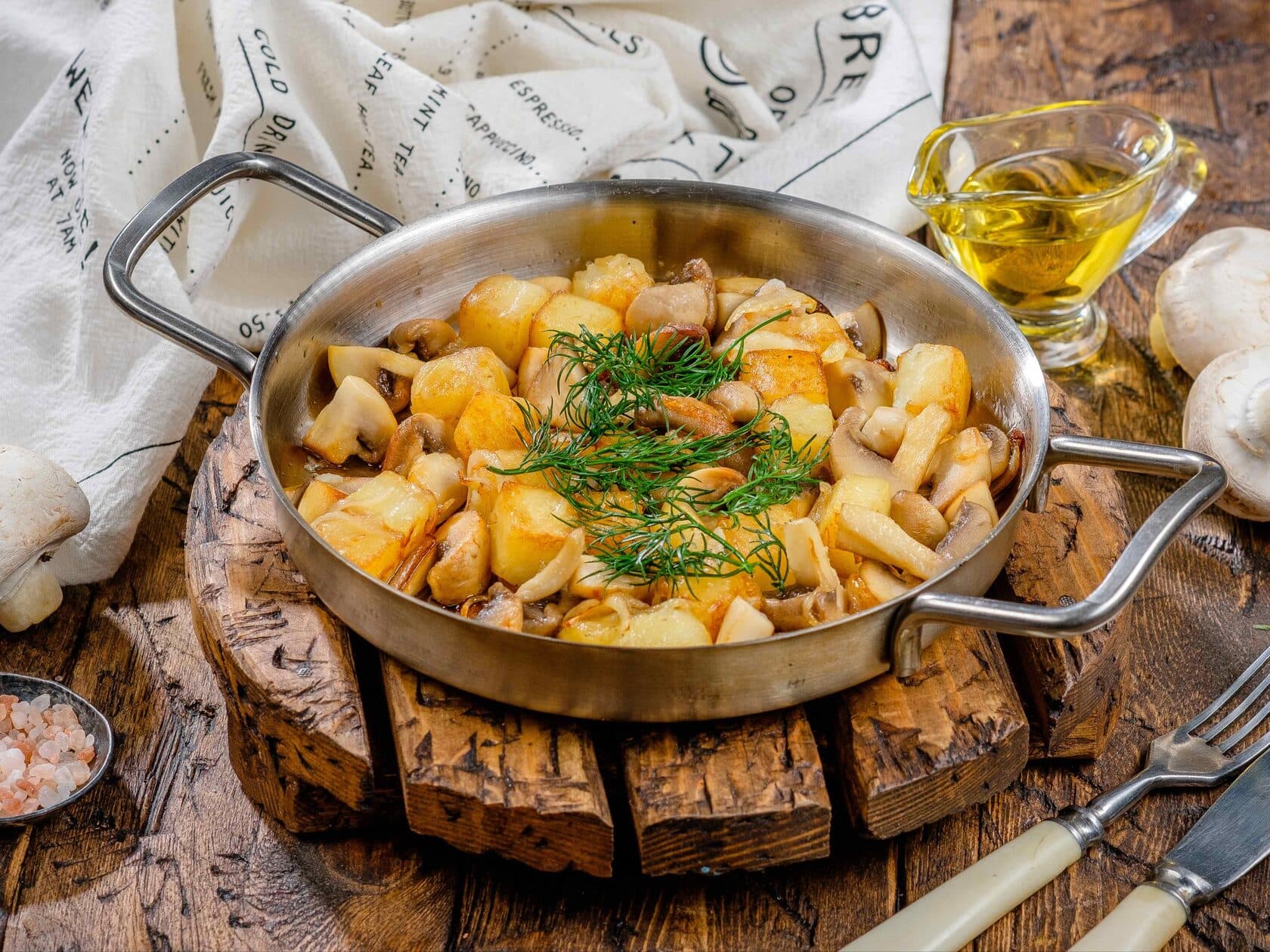 Картофель, жареный с грибами